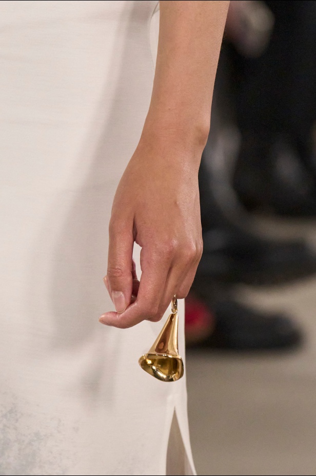 مجموعة Sportmax لربيع وصيف 2026 تنبض نعومة وثقة هادئة