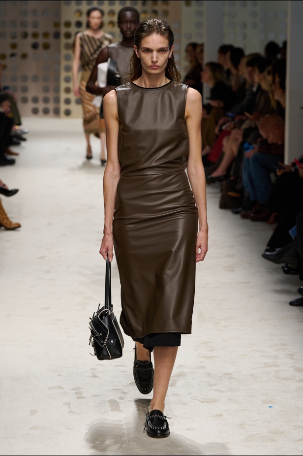 في Tod’s ربيع وصيف 2026 تتجلى الحِرفة الإيطالية والهوية المتفردة كرسالة