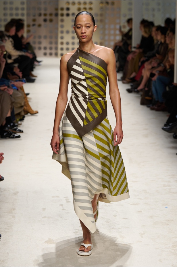 في Tod’s ربيع وصيف 2026 تتجلى الحِرفة الإيطالية والهوية المتفردة كرسالة