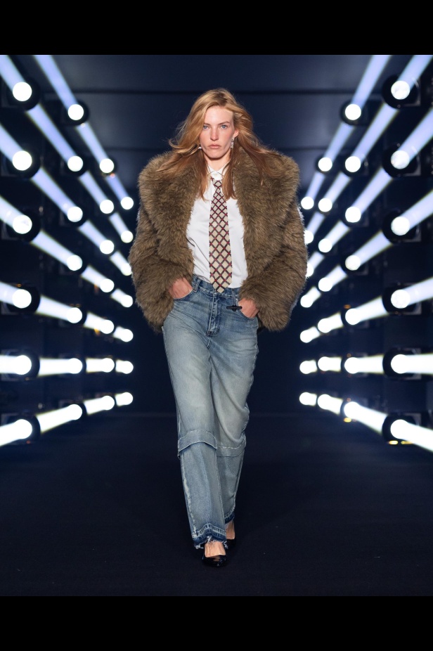 علامة 1886 تقدّم مجموعتها "Capital Affair" في أسبوع الأزياء في الرياض 2025: القوة في الأزياء من منظورٍ جيل المستقبل