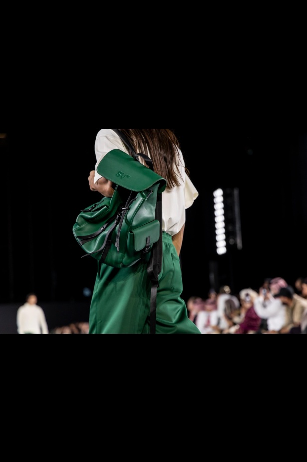 قصات حديثة بألوان فاقعة لتُجدد هوية الخطوط من خلال تصاميم مبتكرة بالتعاون مع محمد خوجة