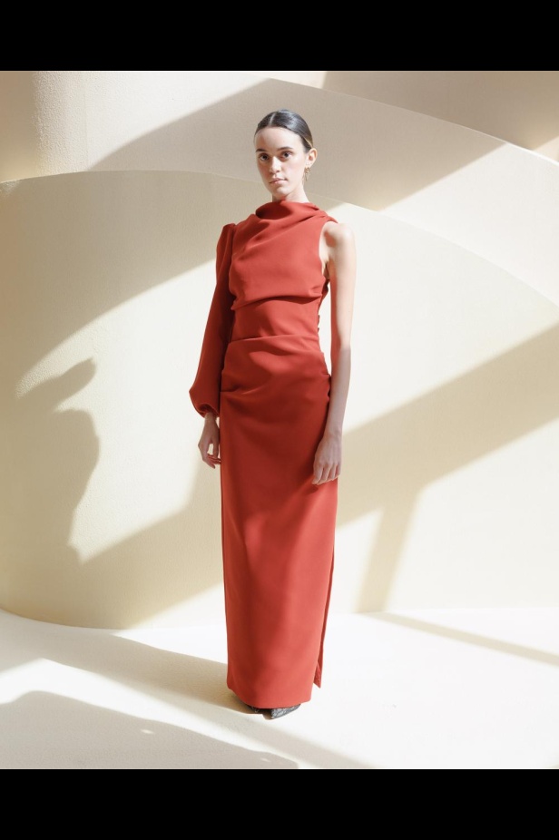 "البساطة العصرية" عنوان القصة التي روتها مجموعة فاطمة العبدالقادر في عرضها ضمن أسبوع الأزياء في الرياض ٢٠٢٥