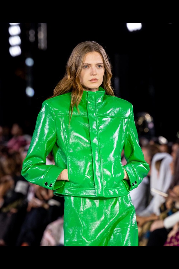 قصات حديثة بألوان فاقعة لتُجدد هوية الخطوط من خلال تصاميم مبتكرة بالتعاون مع محمد خوجة