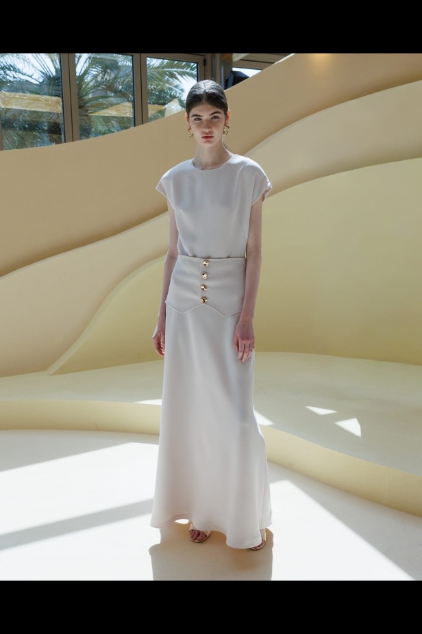 تحتفي المجموعة بالمرأة العصرية التي تمضي قدماً بقوة