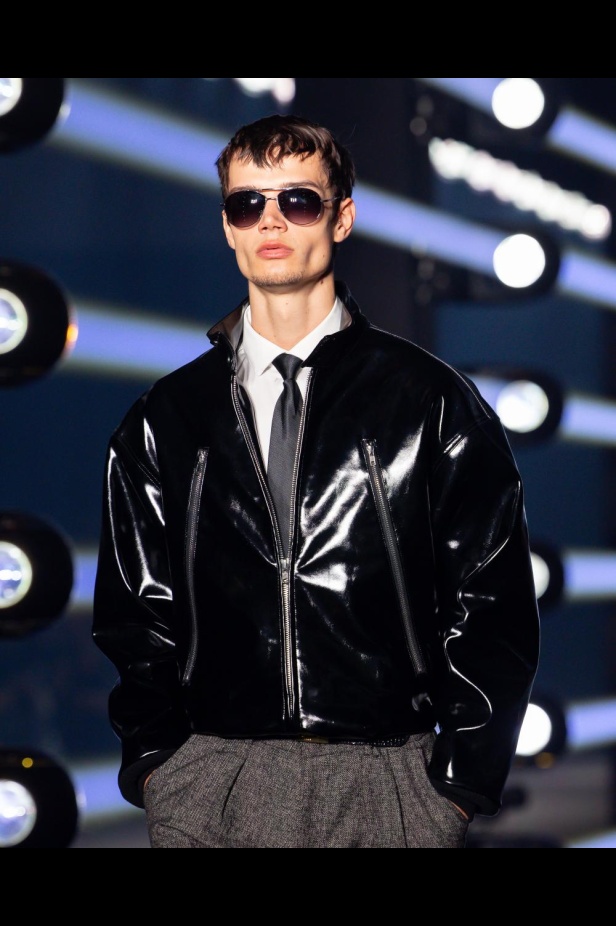 علامة 1886 تقدّم مجموعتها "Capital Affair" في أسبوع الأزياء في الرياض 2025: القوة في الأزياء من منظورٍ جيل المستقبل