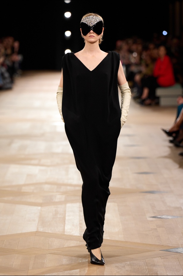 حين عاد النبض إلى "بالنسياغا": مجموعة ربيع و صيف 2026 للملابس الجاهزة