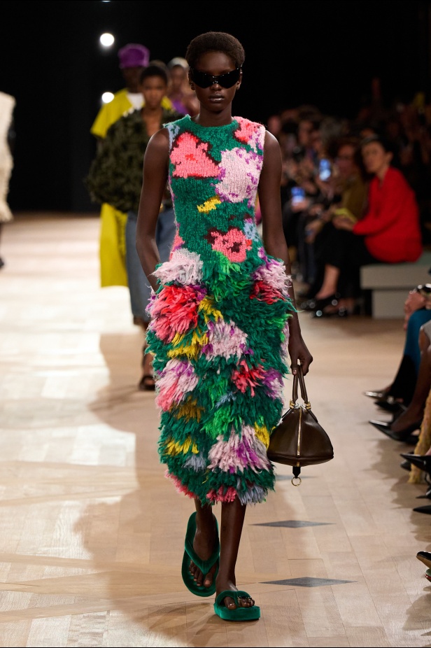 حين عاد النبض إلى "بالنسياغا": مجموعة ربيع و صيف 2026 للملابس الجاهزة