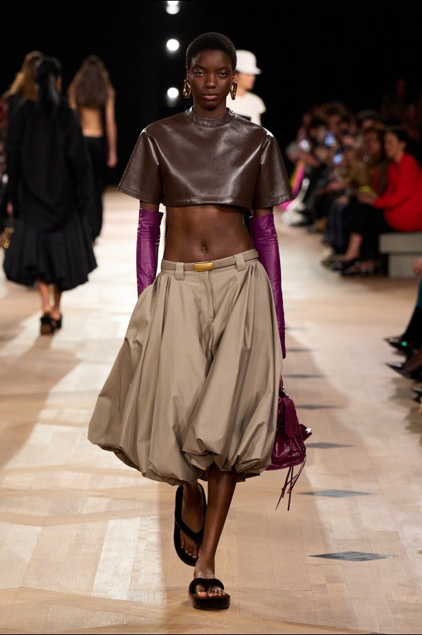 حين عاد النبض إلى "بالنسياغا": مجموعة ربيع و صيف 2026 للملابس الجاهزة