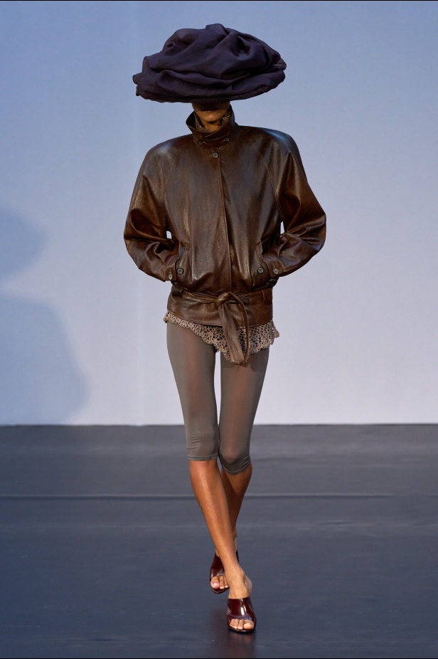 مجموعة Magda Butrym تمزج بين القوة والرومانسية في تصاميم ربيع وصيف 2026