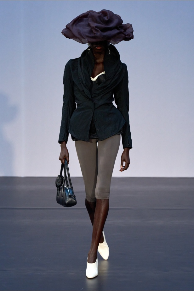 مجموعة Magda Butrym تمزج بين القوة والرومانسية في تصاميم ربيع وصيف 2026