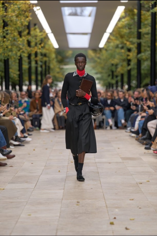 استمرارية الأناقة بروحها الباريسية في مجموعة Celine ربيع وصيف 2026 للملابس الجاهزة