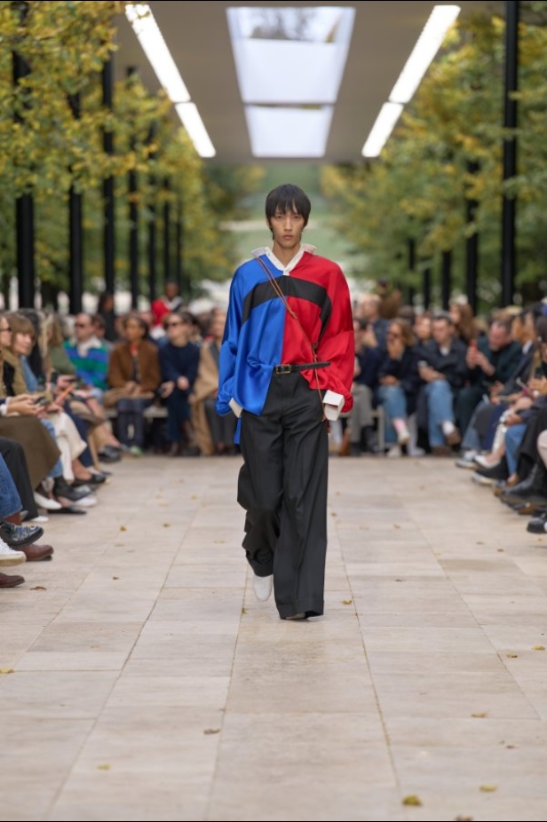 استمرارية الأناقة بروحها الباريسية في مجموعة Celine ربيع وصيف 2026 للملابس الجاهزة