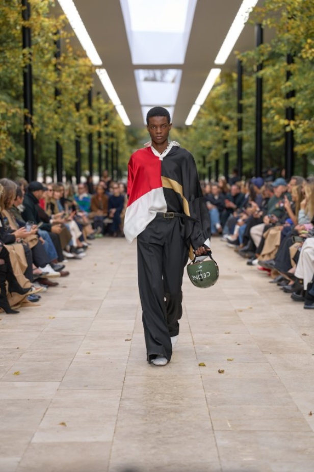 استمرارية الأناقة بروحها الباريسية في مجموعة Celine ربيع وصيف 2026 للملابس الجاهزة