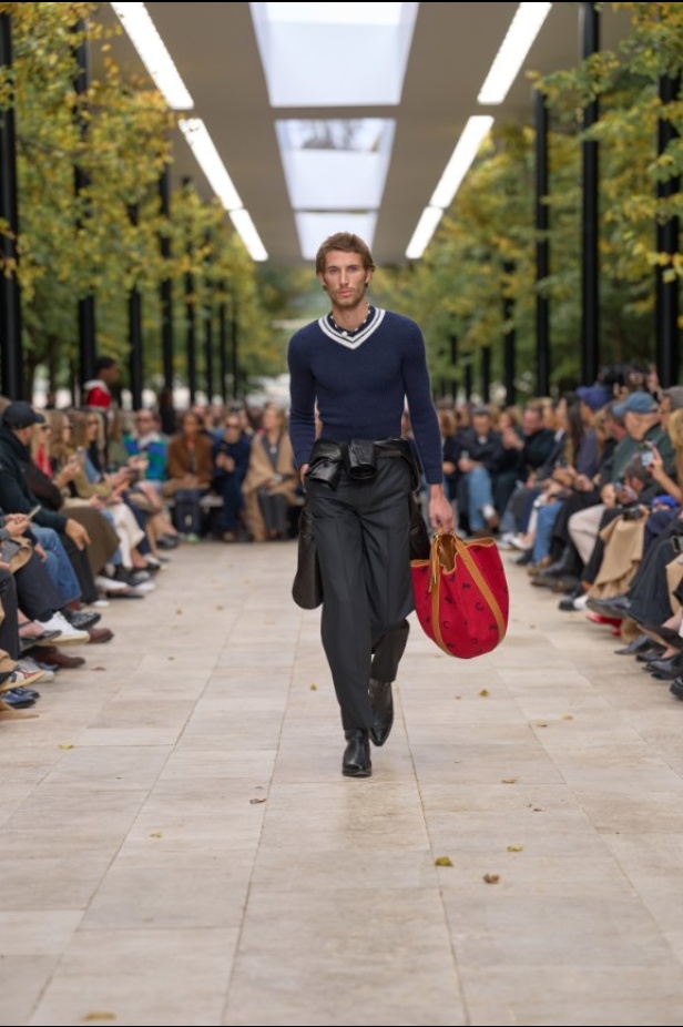 استمرارية الأناقة بروحها الباريسية في مجموعة Celine ربيع وصيف 2026 للملابس الجاهزة