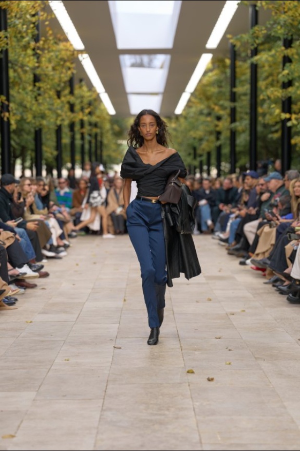 استمرارية الأناقة بروحها الباريسية في مجموعة Celine ربيع وصيف 2026 للملابس الجاهزة