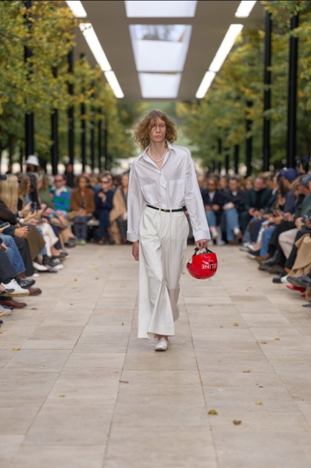 استمرارية الأناقة بروحها الباريسية في مجموعة Celine ربيع وصيف 2026 للملابس الجاهزة