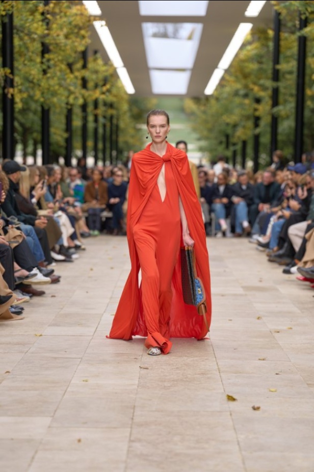 استمرارية الأناقة بروحها الباريسية في مجموعة Celine ربيع وصيف 2026 للملابس الجاهزة