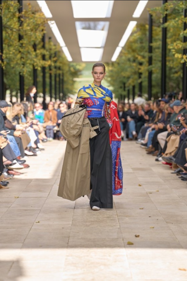 استمرارية الأناقة بروحها الباريسية في مجموعة Celine ربيع وصيف 2026 للملابس الجاهزة