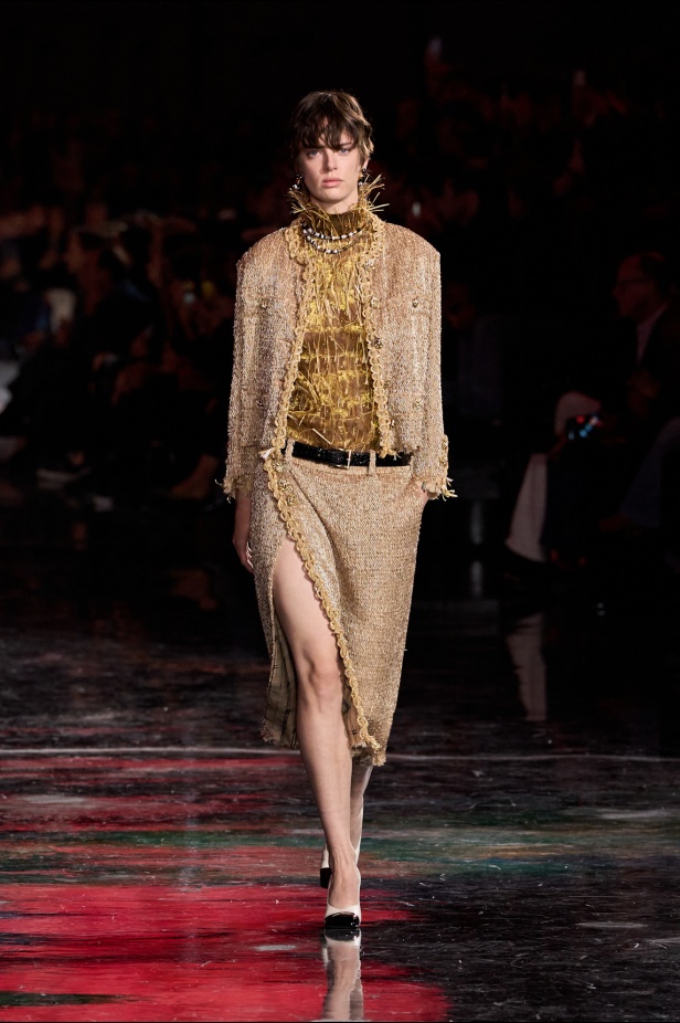 "ماثيو بلازي" يعيد كتابة شفرات "شانيل" بين الكواكب ويُطلق الدار إلى مدار جديد