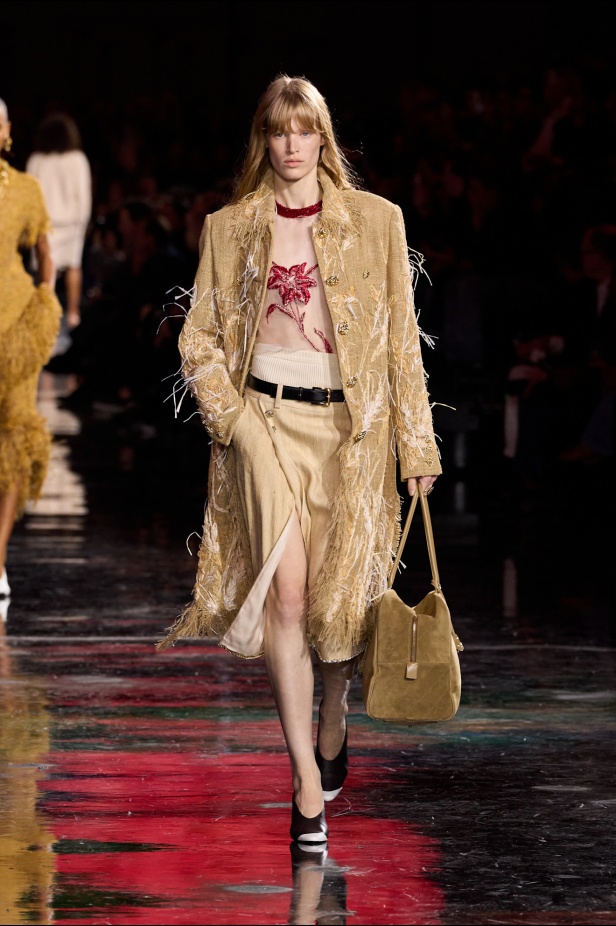 "ماثيو بلازي" يعيد كتابة شفرات "شانيل" بين الكواكب ويُطلق الدار إلى مدار جديد