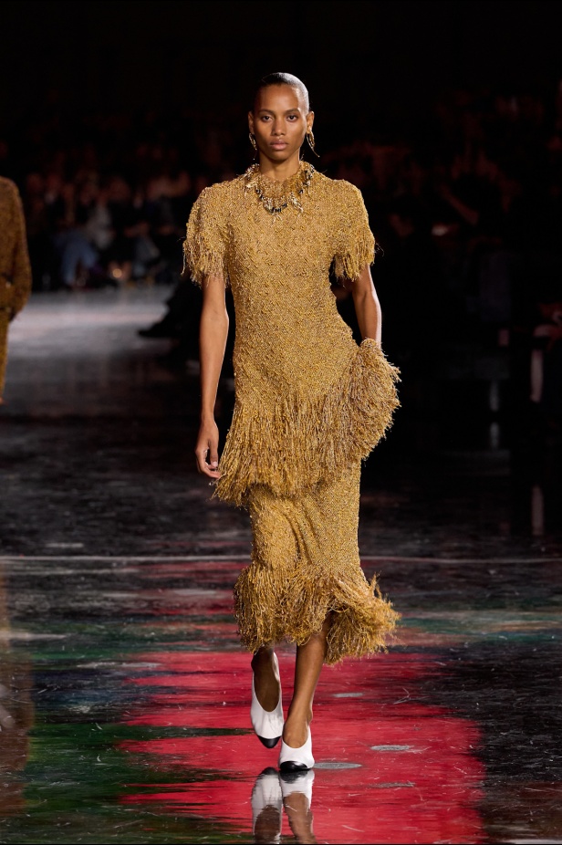 "ماثيو بلازي" يعيد كتابة شفرات "شانيل" بين الكواكب ويُطلق الدار إلى مدار جديد