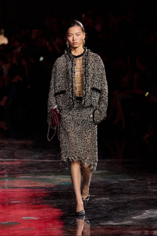 "ماثيو بلازي" يعيد كتابة شفرات "شانيل" بين الكواكب ويُطلق الدار إلى مدار جديد