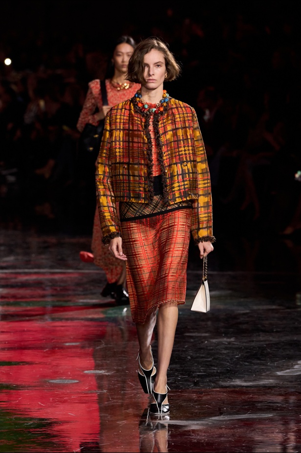 "ماثيو بلازي" يعيد كتابة شفرات "شانيل" بين الكواكب ويُطلق الدار إلى مدار جديد