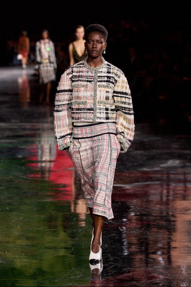 "ماثيو بلازي" يعيد كتابة شفرات "شانيل" بين الكواكب ويُطلق الدار إلى مدار جديد