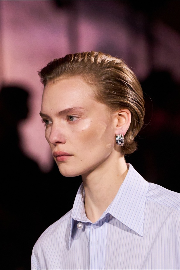 "ماثيو بلازي" يعيد كتابة شفرات "شانيل" بين الكواكب ويُطلق الدار إلى مدار جديد