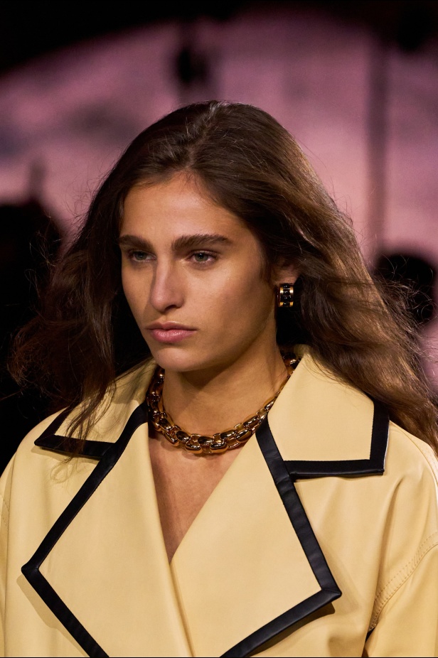 "ماثيو بلازي" يعيد كتابة شفرات "شانيل" بين الكواكب ويُطلق الدار إلى مدار جديد