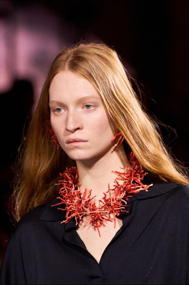 "ماثيو بلازي" يعيد كتابة شفرات "شانيل" بين الكواكب ويُطلق الدار إلى مدار جديد