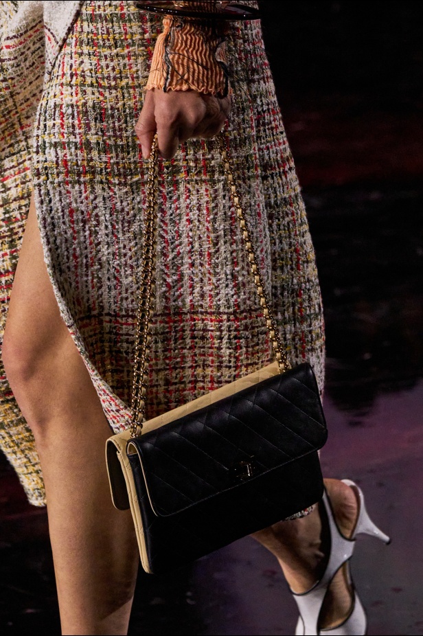 "ماثيو بلازي" يعيد كتابة شفرات "شانيل" بين الكواكب ويُطلق الدار إلى مدار جديد