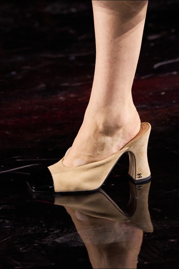 "ماثيو بلازي" يعيد كتابة شفرات "شانيل" بين الكواكب ويُطلق الدار إلى مدار جديد