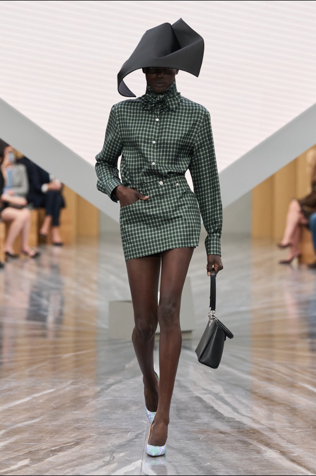 بين الإرث والشرارة: أندرسون يعيد كتابة هوية Dior في مجموعة ربيع وصيف 2026