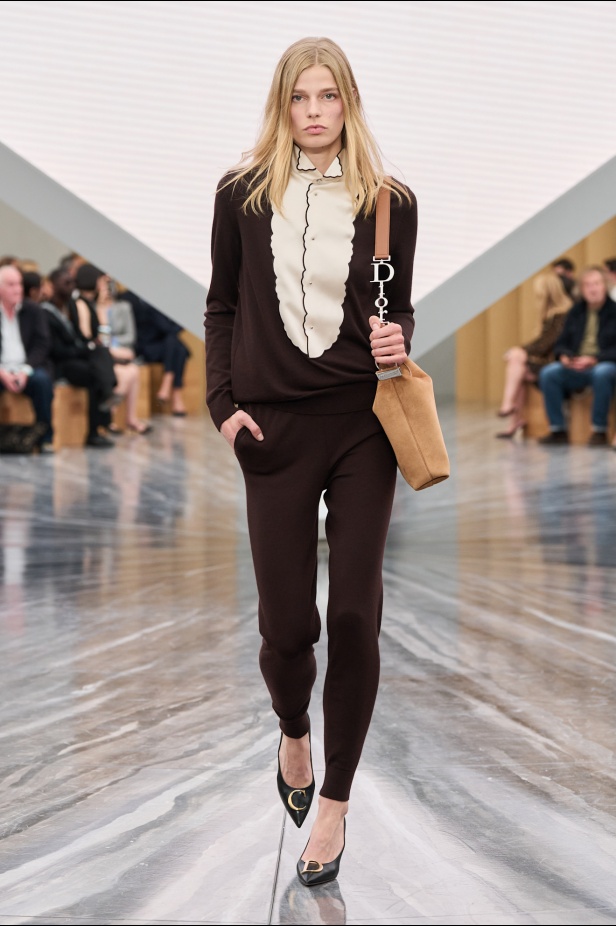 بين الإرث والشرارة: أندرسون يعيد كتابة هوية Dior في مجموعة ربيع وصيف 2026