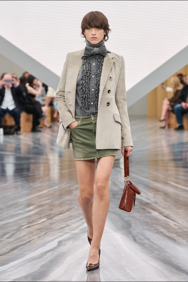 بين الإرث والشرارة: أندرسون يعيد كتابة هوية Dior في مجموعة ربيع وصيف 2026