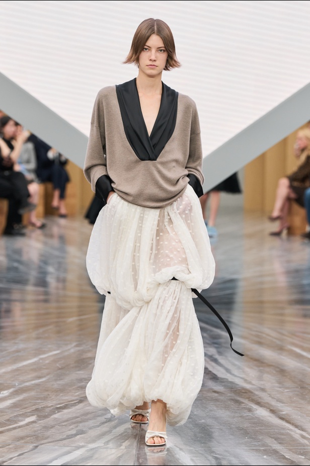 بين الإرث والشرارة: أندرسون يعيد كتابة هوية Dior في مجموعة ربيع وصيف 2026