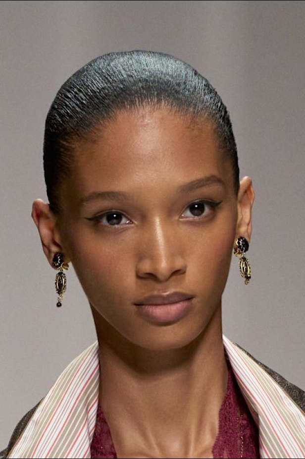 مجموعة غير تقليدية قدّمتها دار Dolce & Gabbana لربيع وصيف 2026 في ميلانو