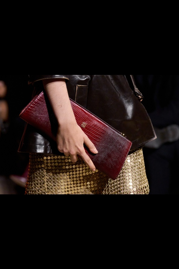 مجموعة إيلي صعب لربيع 2026... أناقة خالدة وتنسيقات جريئة غير متوقّعة