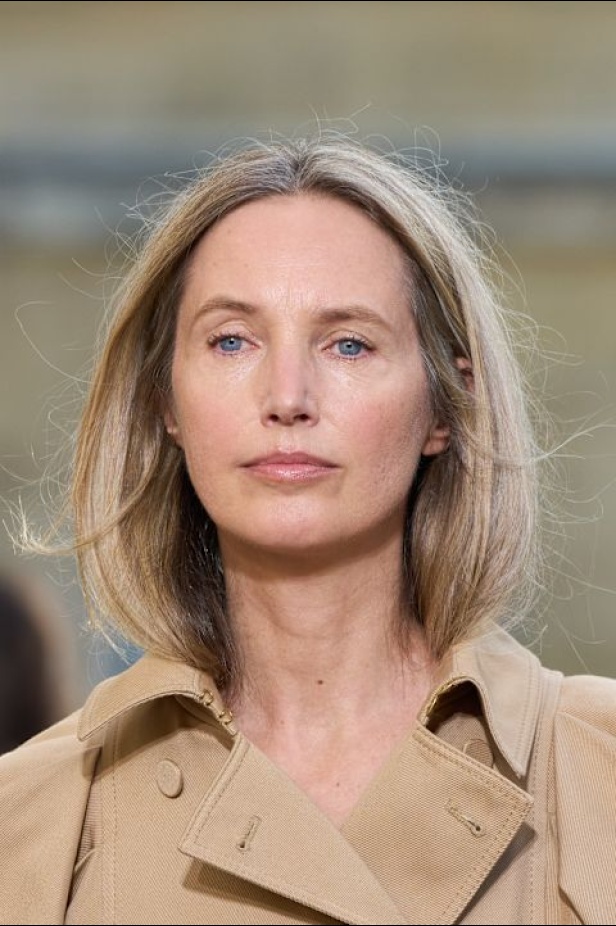 غابرييلا هيرست  في مجموعة ربيع 2026