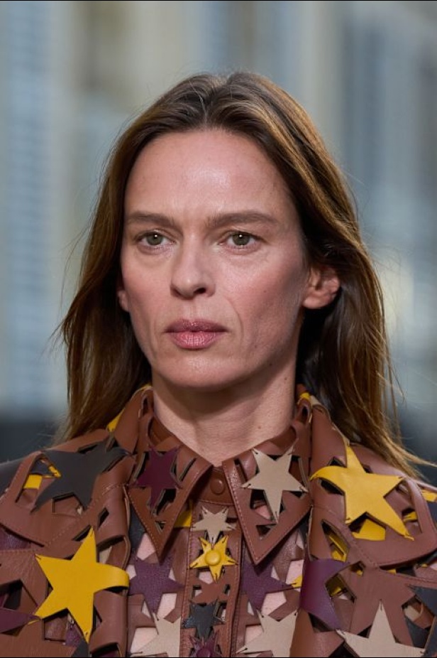 غابرييلا هيرست  في مجموعة ربيع 2026