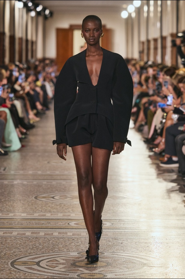 مجموعة جورج حبيقة لربيع وصيف 2026: أناقة تنبض في تصاميم تتحدى الزمن