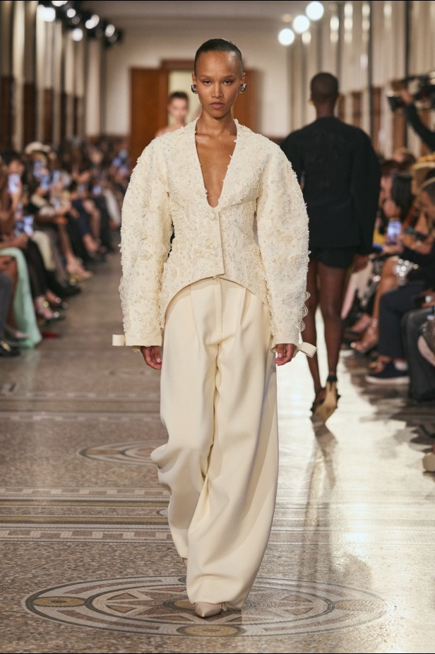 مجموعة جورج حبيقة لربيع وصيف 2026: أناقة تنبض في تصاميم تتحدى الزمن