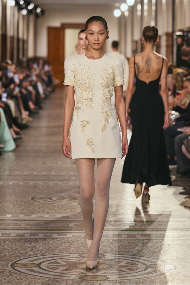 مجموعة جورج حبيقة لربيع وصيف 2026: أناقة تنبض في تصاميم تتحدى الزمن