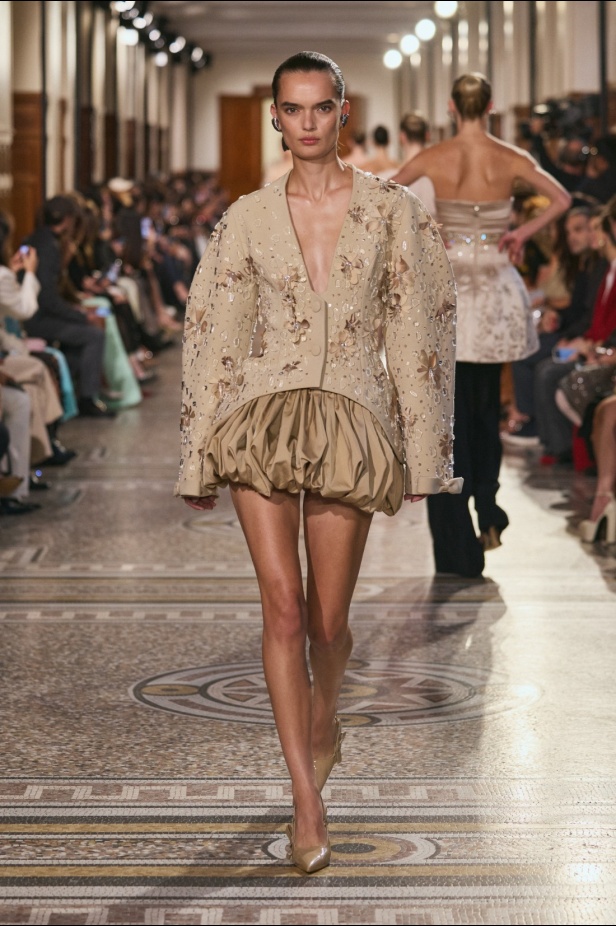 مجموعة جورج حبيقة لربيع وصيف 2026: أناقة تنبض في تصاميم تتحدى الزمن