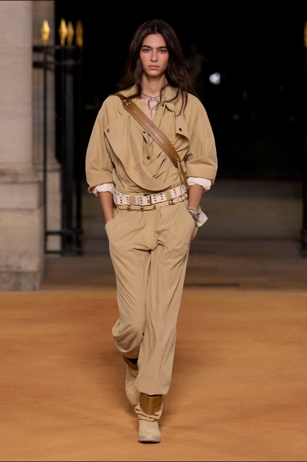 شمس الصحراء وأناقة الترحال في مجموعة Isabel Marant ربيع وصيف 2026