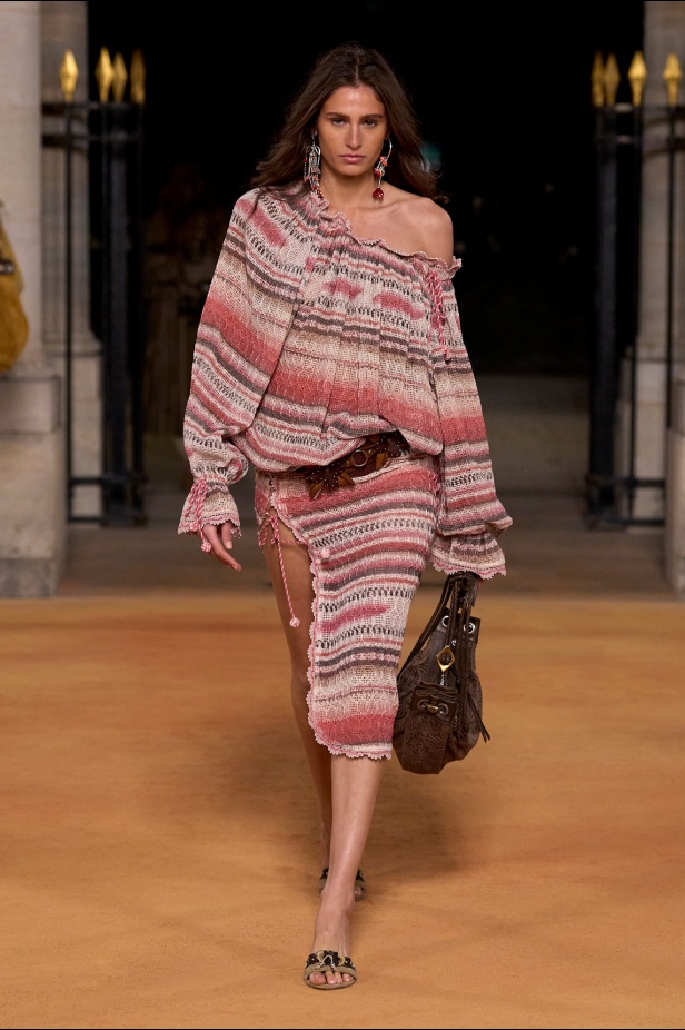 شمس الصحراء وأناقة الترحال في مجموعة Isabel Marant ربيع وصيف 2026