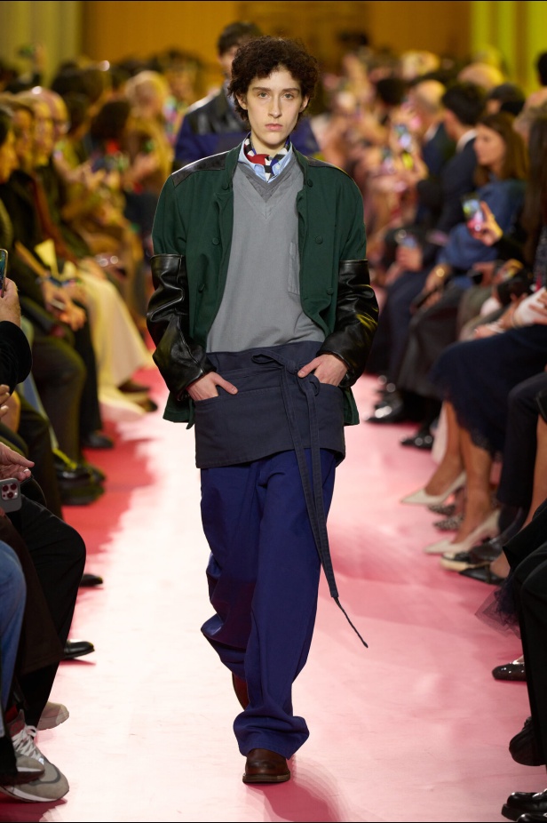 مجموعة ميو ميو لربيع وصيف 2026 تُسلّط الضوء على إطلالات المرأة العاملة