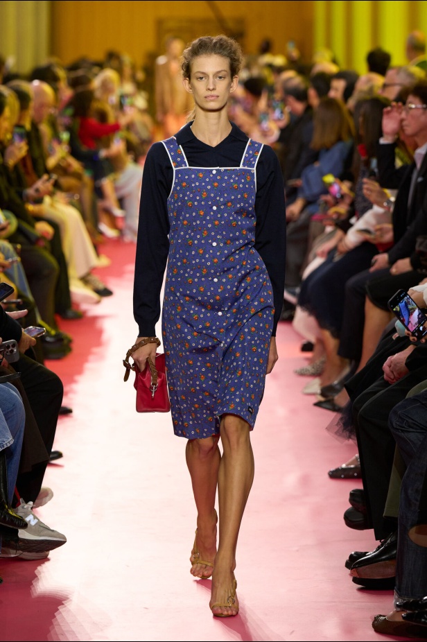 مجموعة ميو ميو لربيع وصيف 2026 تُسلّط الضوء على إطلالات المرأة العاملة