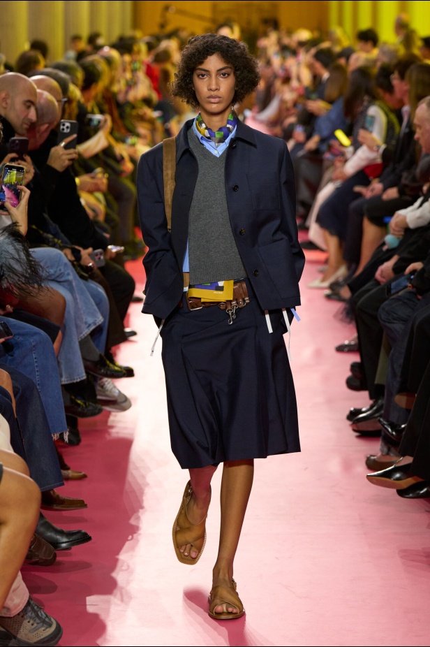 مجموعة ميو ميو لربيع وصيف 2026 تُسلّط الضوء على إطلالات المرأة العاملة